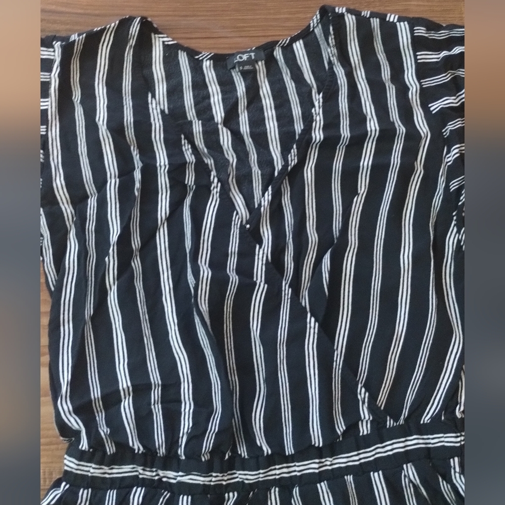 LOFT | Petite Striped Flutter Sleeve stripe with two sides pockets Romper Size S - Picture 7 of 14